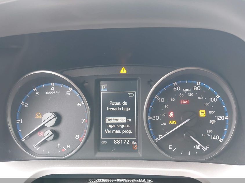 2017 TOYOTA RAV4 XLE - JTMRFREV0HJ174400