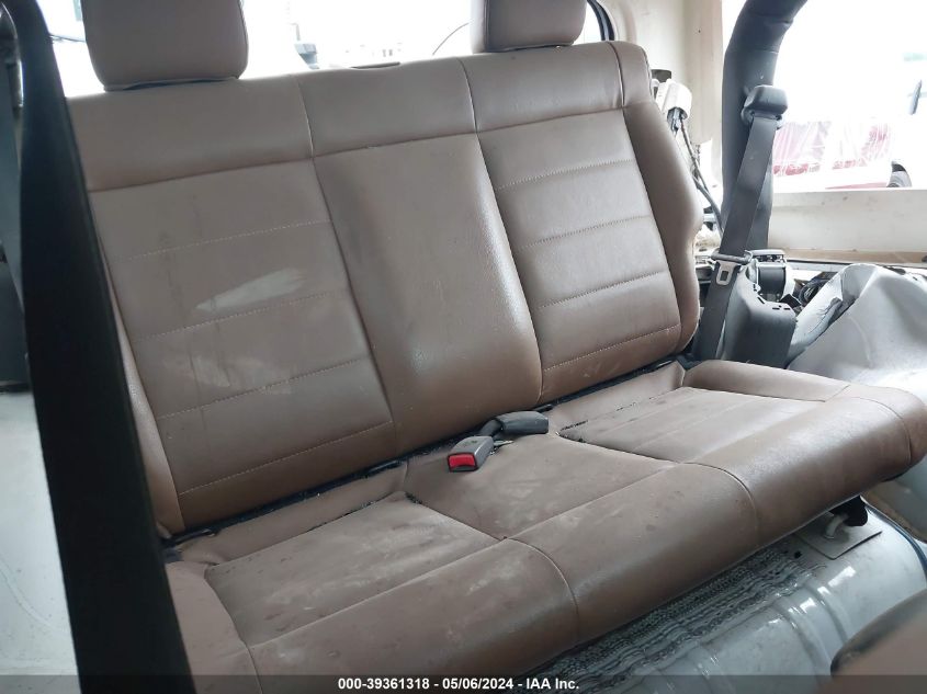 2011 Jeep Wrangler Sahara VIN: 1J4GA5D10BL575268 Lot: 39361318