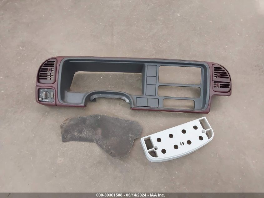 1995 Chevrolet Suburban C1500 VIN: 1GNEC16KXSJ336206 Lot: 39361508