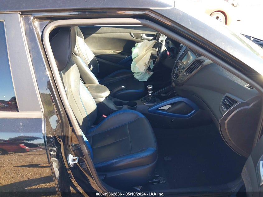 2014 Hyundai Veloster Turbo W/Blue VIN: KMHTC6AE5EU207125 Lot: 39362836