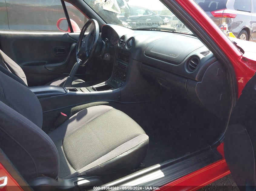 2000 Mazda Mx-5 Miata Ls/Special Edition VIN: JM1NB3534Y0144411 Lot: 39364562