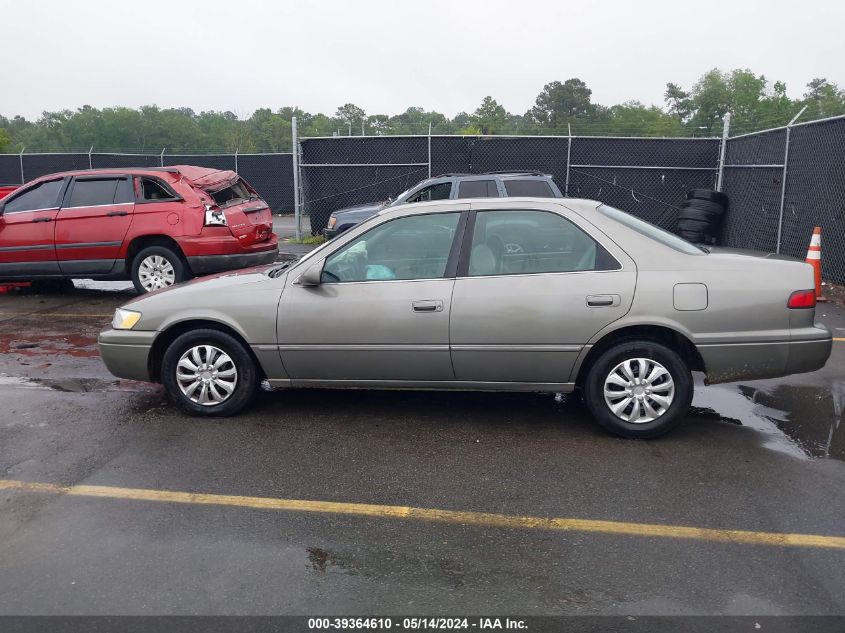 1998 Toyota Camry Le VIN: 4T1BG22K9WU282411 Lot: 39364610