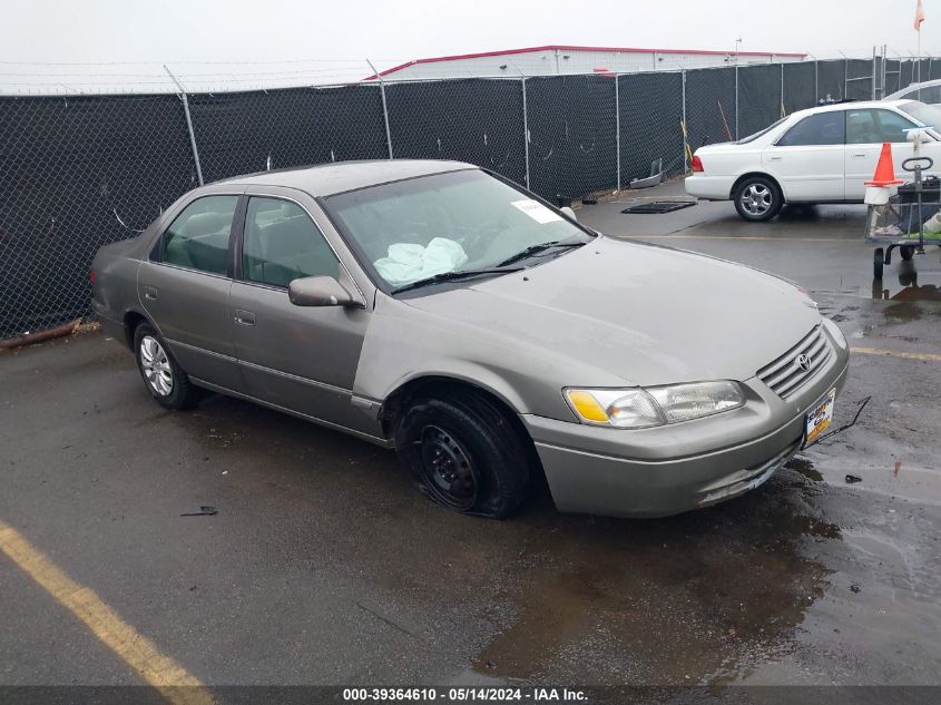 1998 Toyota Camry Le VIN: 4T1BG22K9WU282411 Lot: 39364610