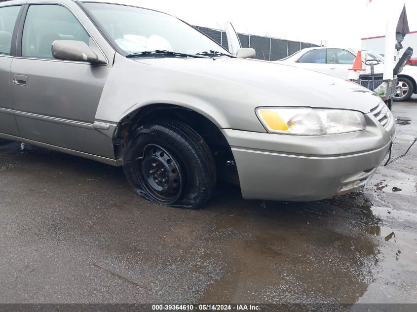 1998 Toyota Camry Le VIN: 4T1BG22K9WU282411 Lot: 39364610