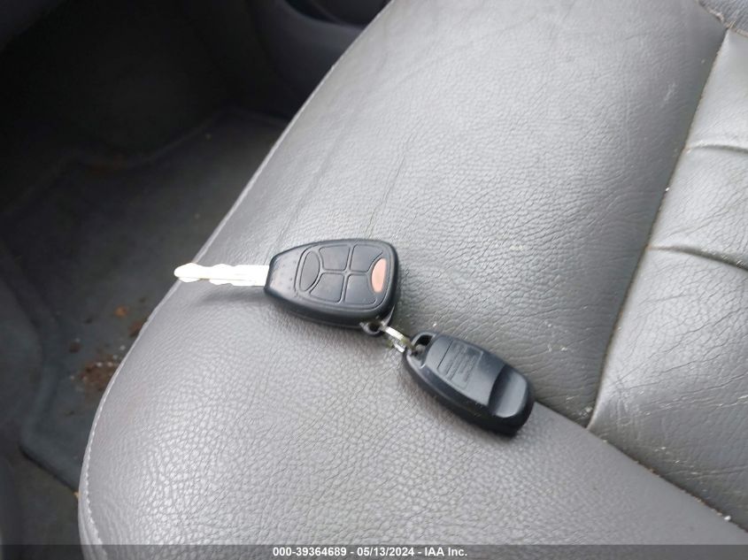 2005 Chrysler Town & Country Touring VIN: 2C4GP54L95R445426 Lot: 39364689