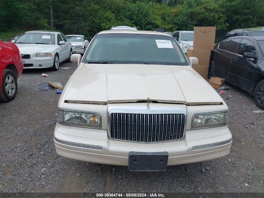 1995 Lincoln Town Car Cartier VIN: 1LNLM83WXSY703833 Lot: 39364744