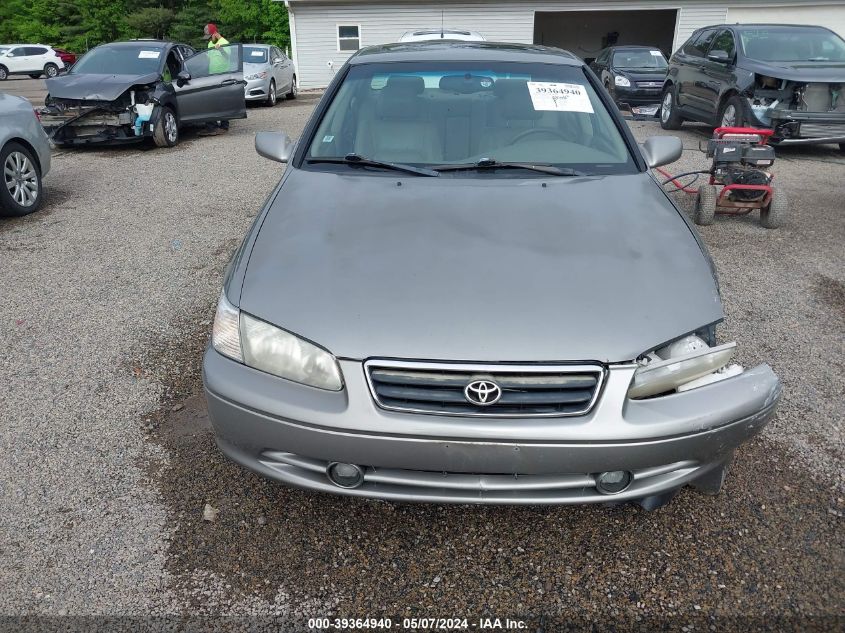 2000 Toyota Camry Xle V6 VIN: 4T1BF28K2YU094889 Lot: 39364940