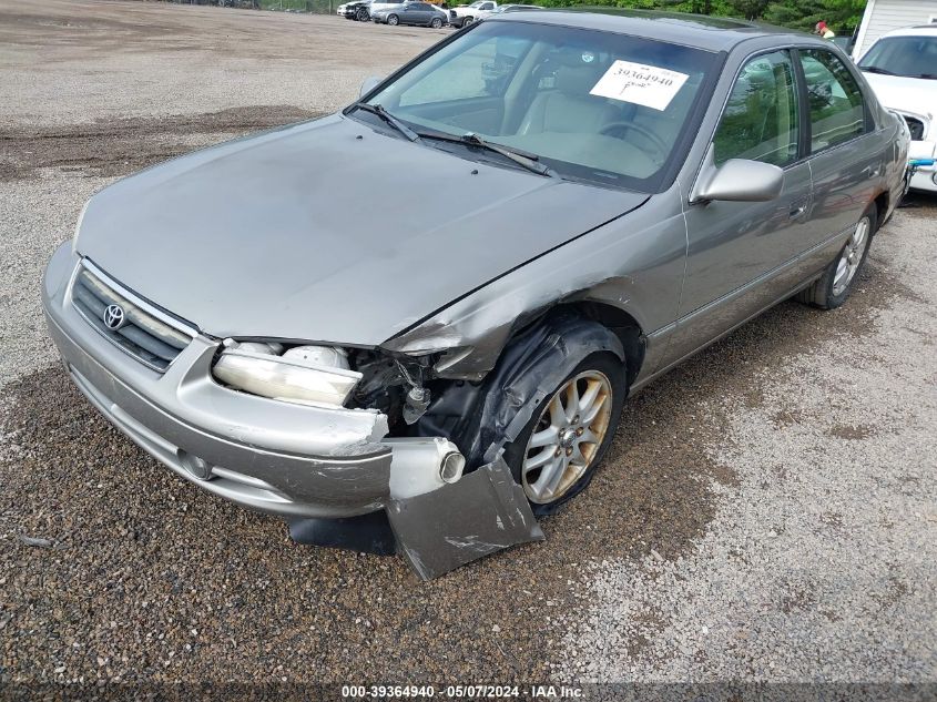 2000 Toyota Camry Xle V6 VIN: 4T1BF28K2YU094889 Lot: 39364940