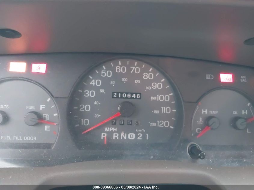 2003 Mercury Grand Marquis Gs VIN: 2MEFM74W63X667598 Lot: 39366686