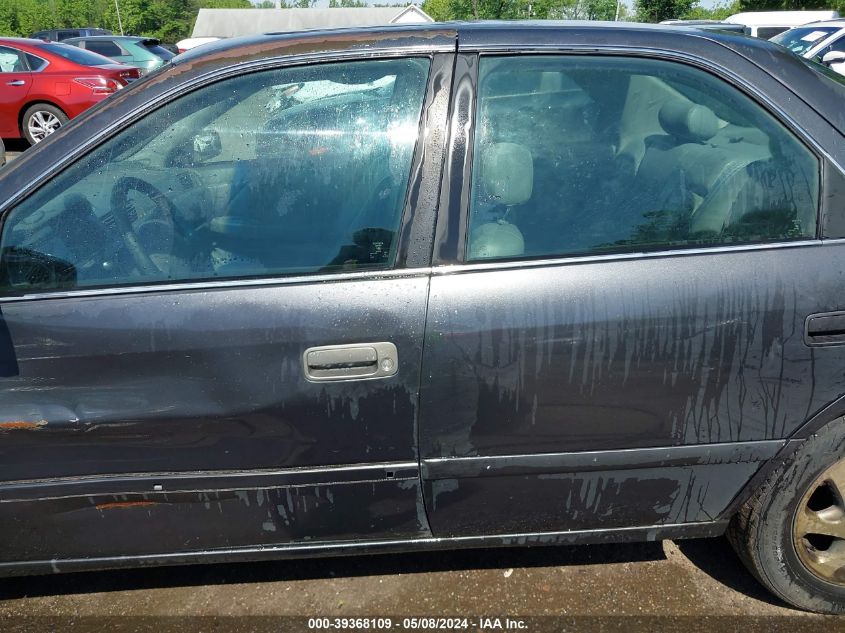 2000 Toyota Camry Le V6 VIN: 4T1BF28K4YU944697 Lot: 39368109