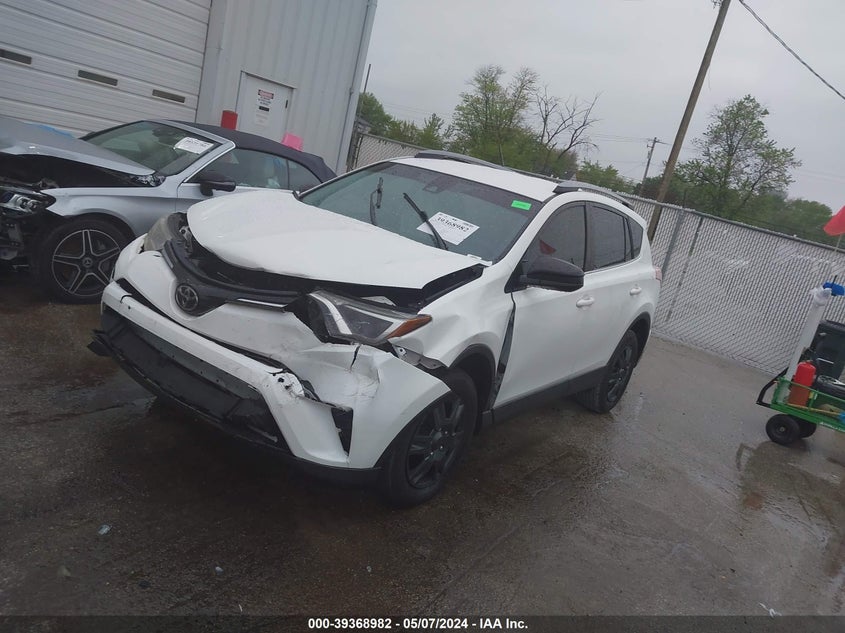 VIN JTMZFREV7JJ733981 2018 TOYOTA RAV4 LE