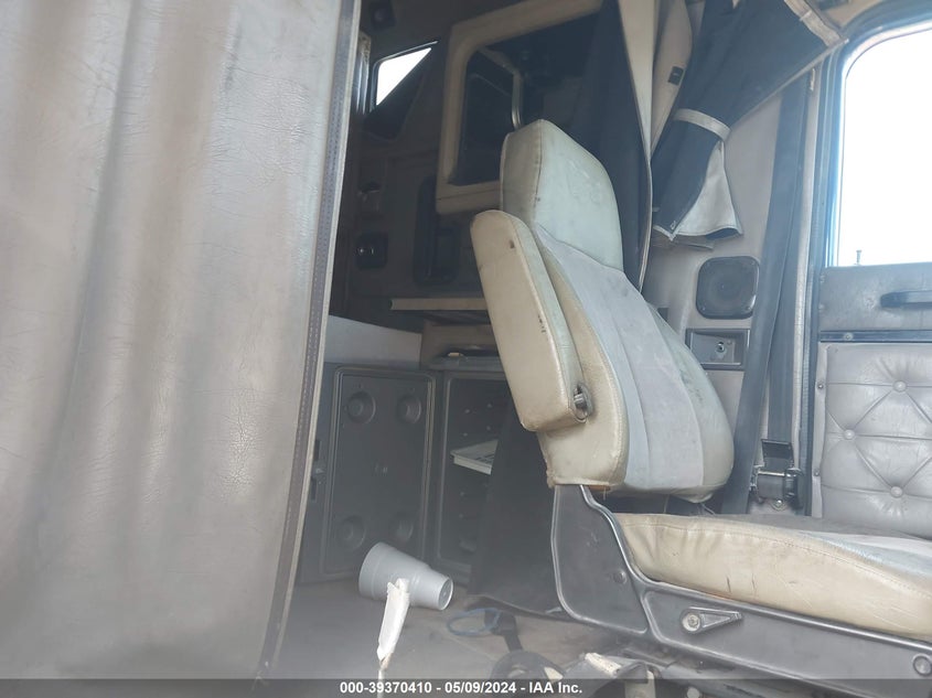 2000 International 9200 VIN: 3HSFMAMR0YN026072 Lot: 39370410