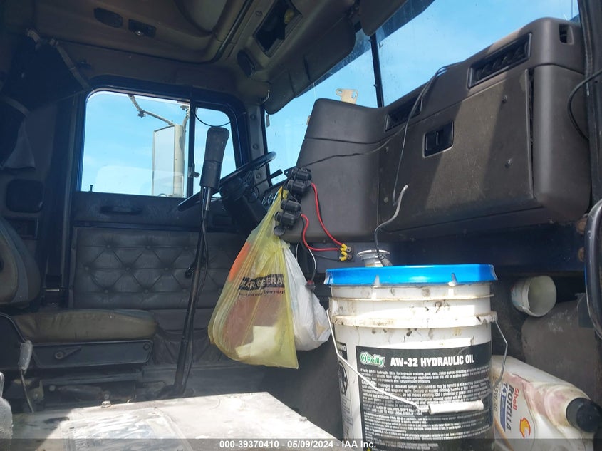 2000 International 9200 VIN: 3HSFMAMR0YN026072 Lot: 39370410