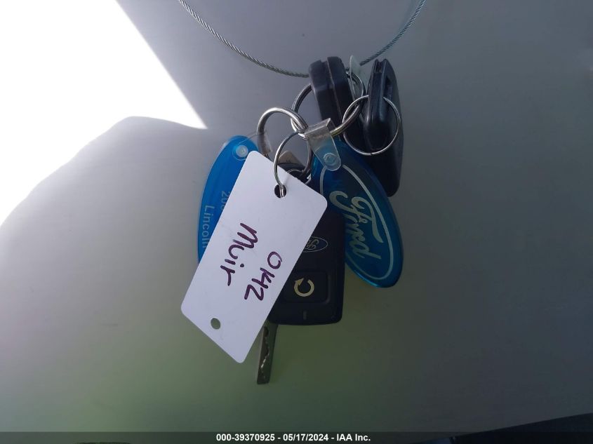 2018 Ford Escape Se VIN: 1FMCU9GD0JUA09916 Lot: 39370925