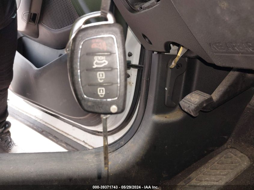 2016 Hyundai Santa Fe Sport 2.4L VIN: 5XYZT3LB3GG348490 Lot: 39371743