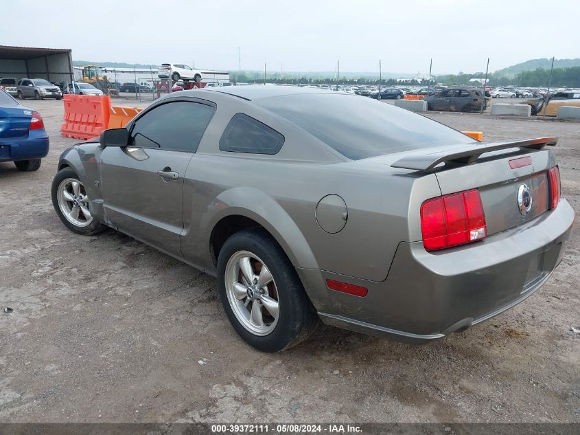 2005 Ford Mustang Gt Deluxe/Gt Premium VIN: 1ZVHT82H255169357 Lot: 39372111