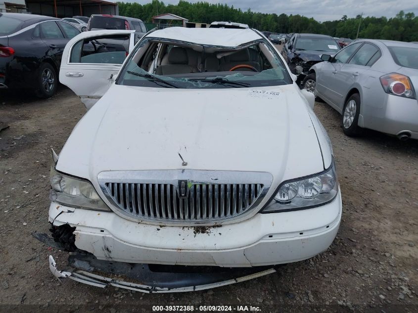 2010 Lincoln Town Car Signature Limited VIN: 2LNBL8CV9AX622231 Lot: 39372388