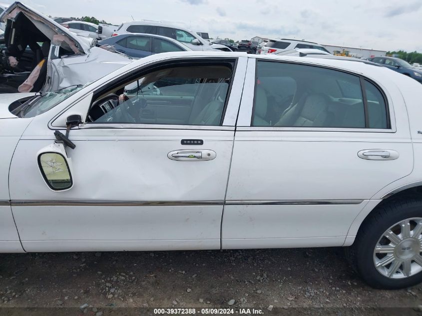 2010 Lincoln Town Car Signature Limited VIN: 2LNBL8CV9AX622231 Lot: 39372388