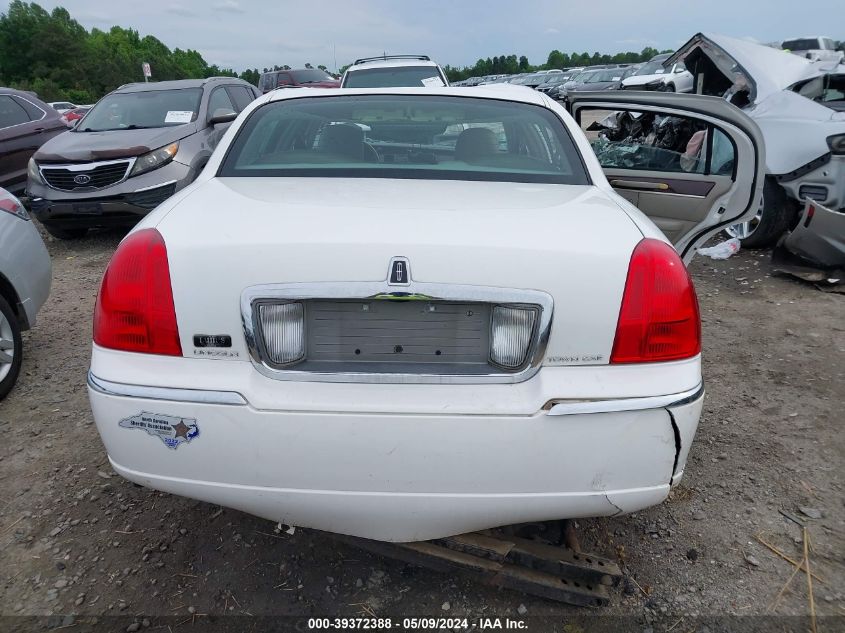 2010 Lincoln Town Car Signature Limited VIN: 2LNBL8CV9AX622231 Lot: 39372388