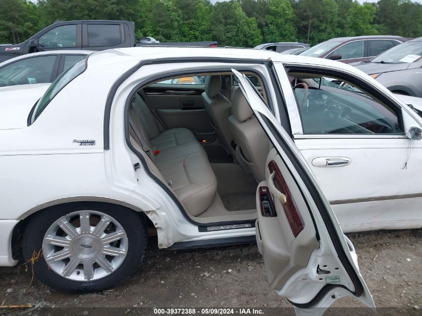 2010 Lincoln Town Car Signature Limited VIN: 2LNBL8CV9AX622231 Lot: 39372388