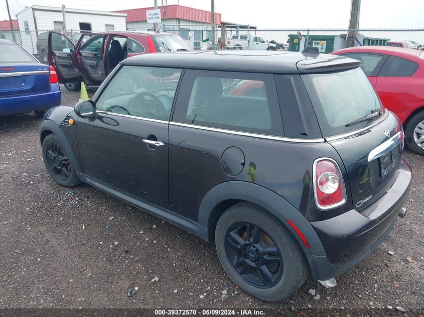2013 Mini Hardtop Cooper VIN: WMWSU3C55DT686172 Lot: 39372570