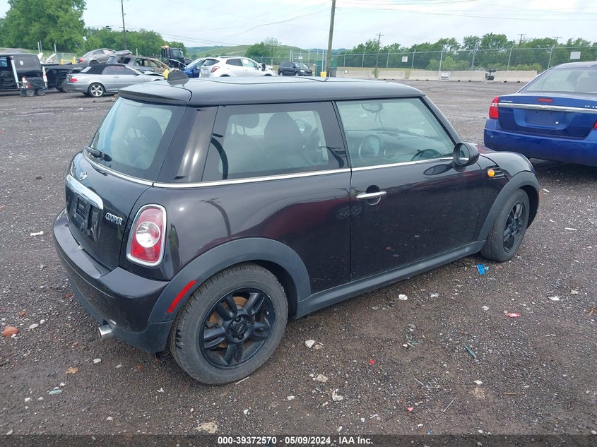 2013 Mini Hardtop Cooper VIN: WMWSU3C55DT686172 Lot: 39372570