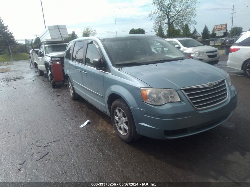 2010 Chrysler Town & Country Lx VIN: 2A4RR4DE8AR104196 Lot: 39373256