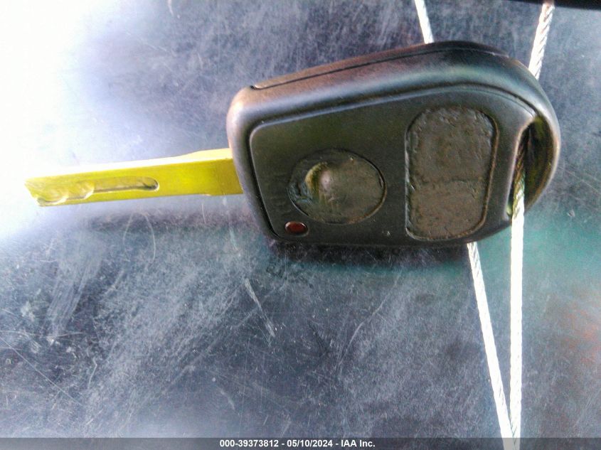 2000 BMW 323I VIN: WBAAM3333YFP67993 Lot: 39373812