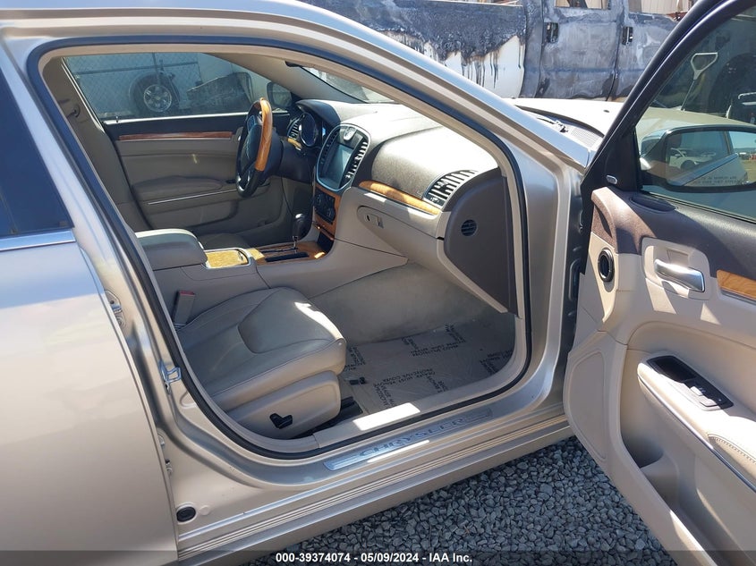 2012 Chrysler 300C VIN: 2C3CCAET4CH285061 Lot: 39374074