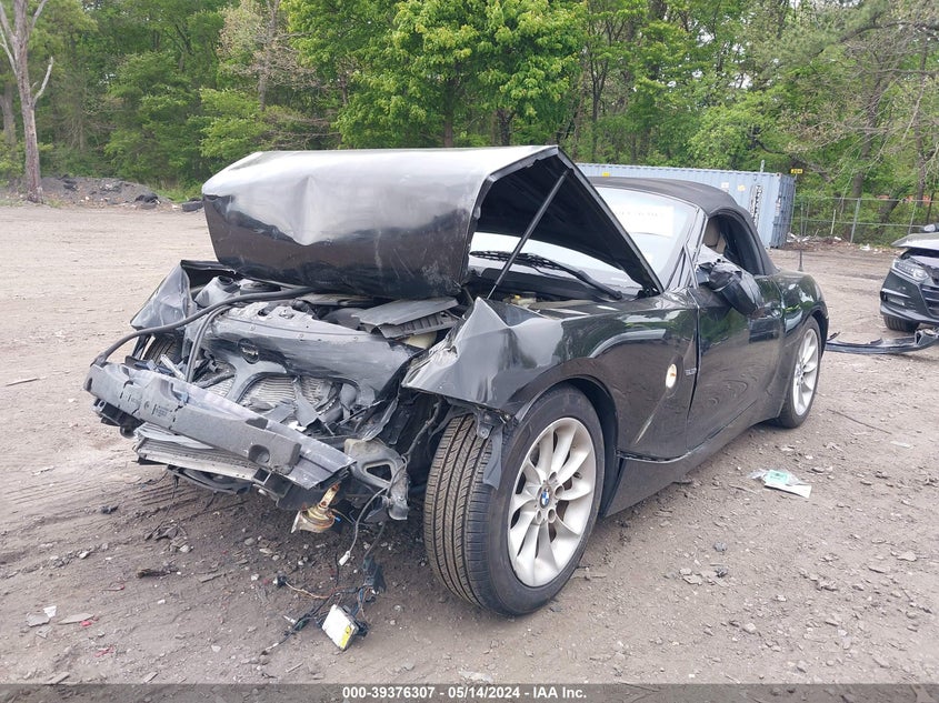 2005 BMW Z4 2.5I VIN: 4USBT33585LR70283 Lot: 39376307