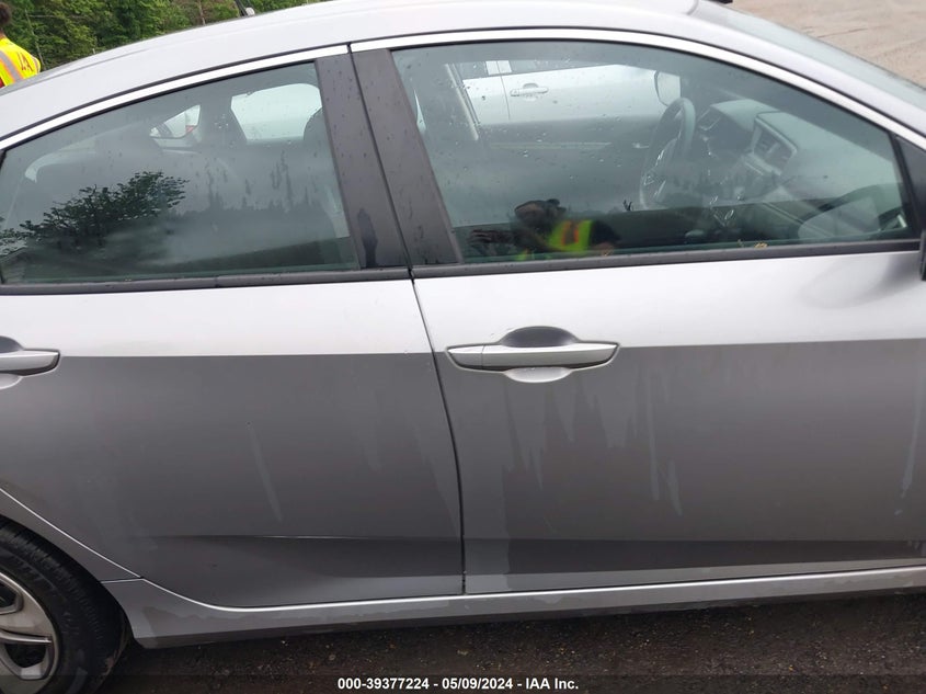VIN 2HGFC2F64KH572438 2019 HONDA CIVIC LX