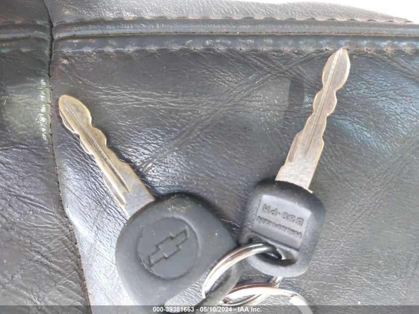 2005 Chevrolet Silverado 1500 Z71 VIN: 2GCEK13T151318636 Lot: 39381663