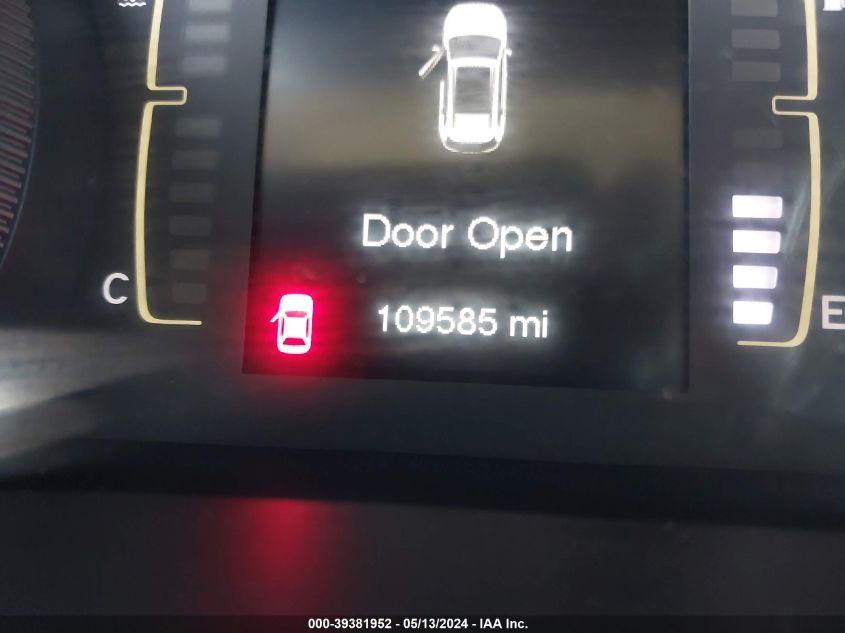 2015 Jeep Cherokee Latitude VIN: 1C4PJLCB4FW507841 Lot: 39381952