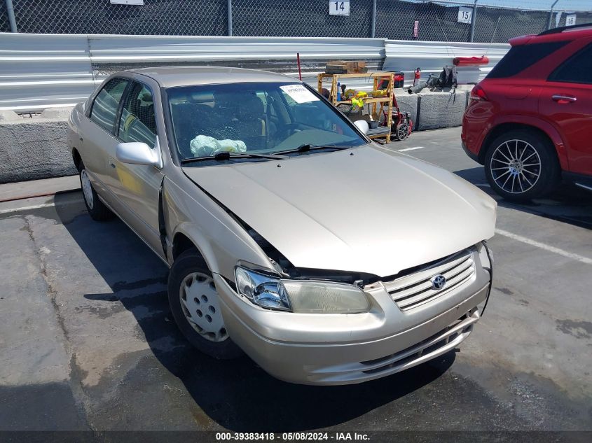 1999 Toyota Camry Le VIN: JT2BG22K0X0342257 Lot: 39383418