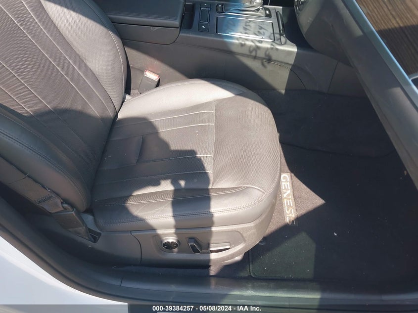 2016 Hyundai Genesis 3.8 VIN: KMHGN4JE8GU107619 Lot: 39384257