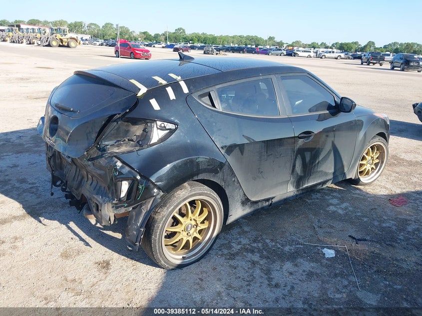 2014 Hyundai Veloster Base W/Gray VIN: KMHTC6AD7EU200054 Lot: 39385112