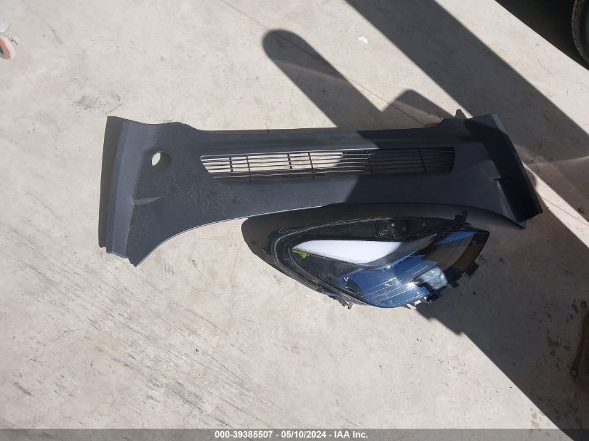 2024 Tesla Model Y Long Range Dual Motor All-Wheel Drive VIN: 7SAYGAEE9RF981360 Lot: 39385507