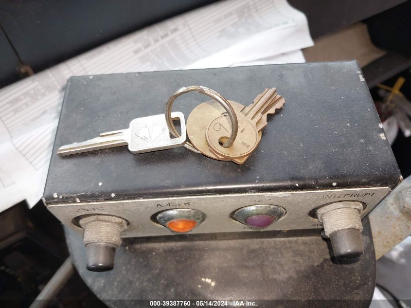 2000 International 3000 3800 VIN: 1HVBBABN0YH290314 Lot: 39387760