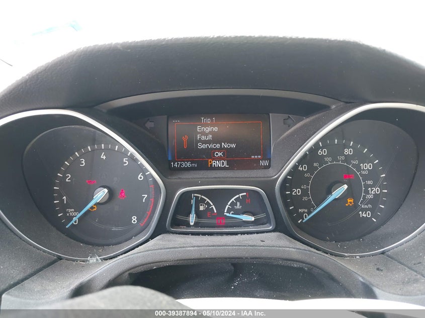VIN 1FADP3F25JL321819 2018 FORD FOCUS SE