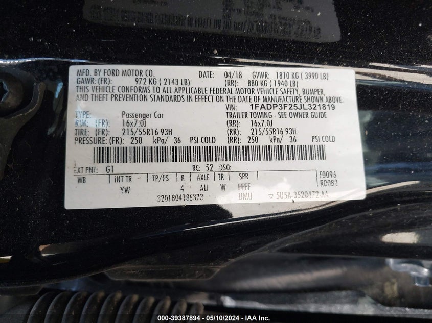 VIN 1FADP3F25JL321819 2018 FORD FOCUS SE