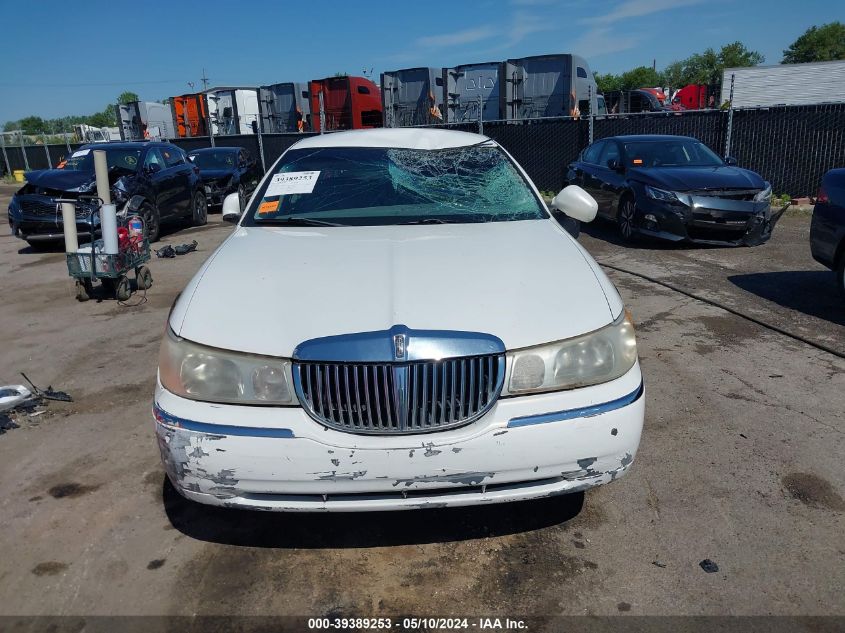 2000 Lincoln Town Car Cartier VIN: 1LNHM83W4YY824193 Lot: 39389253