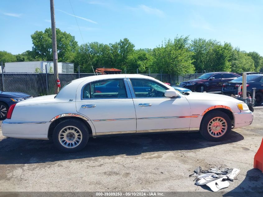 2000 Lincoln Town Car Cartier VIN: 1LNHM83W4YY824193 Lot: 39389253