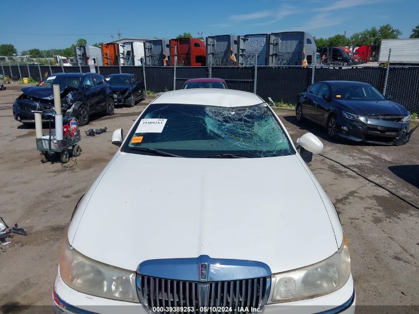 2000 Lincoln Town Car Cartier VIN: 1LNHM83W4YY824193 Lot: 39389253