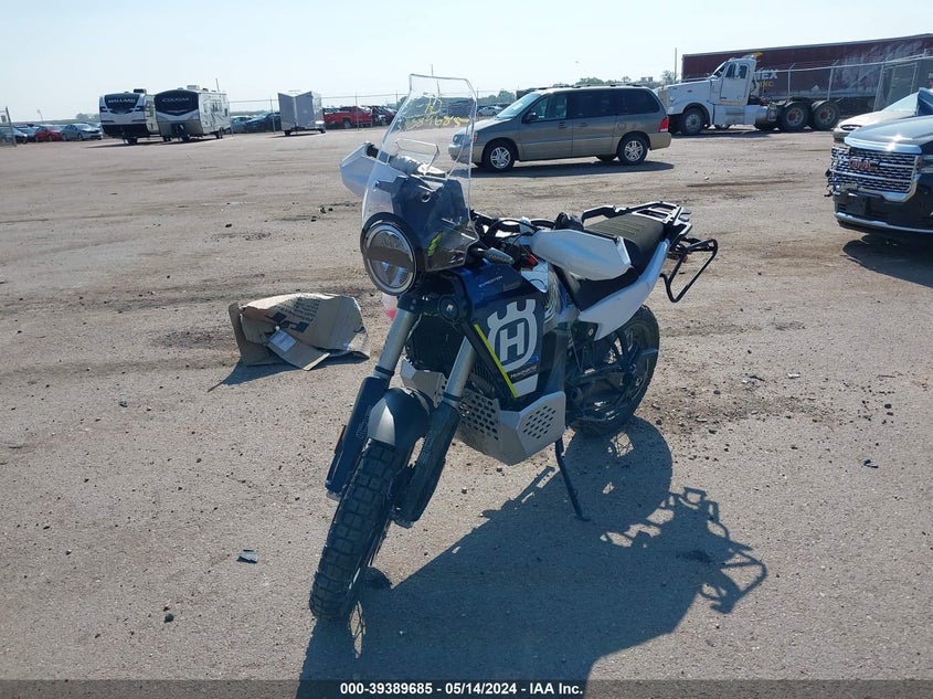 2024 HUSQVARNA NORDEN 901 889 CC(VIN: VBKUN6403RM877912