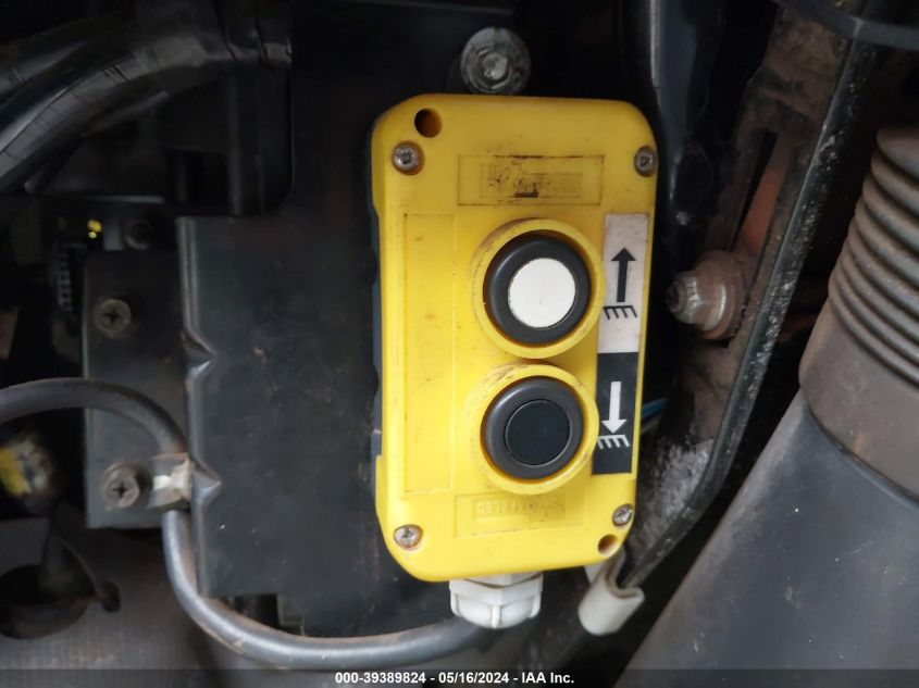 2006 Isuzu W4S042 Npr Hd Gas Reg VIN: 4KLC4B1U26J800221 Lot: 39389824