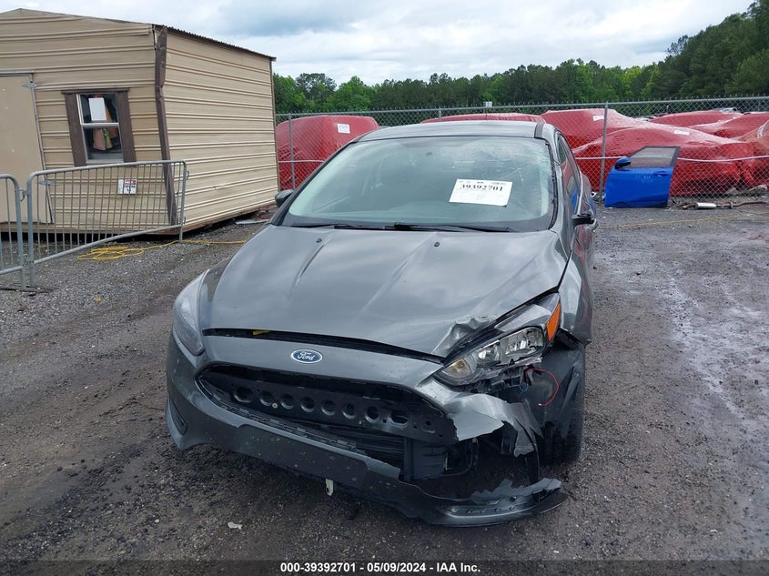 VIN 1FADP3K24JL231552 2018 FORD FOCUS SE