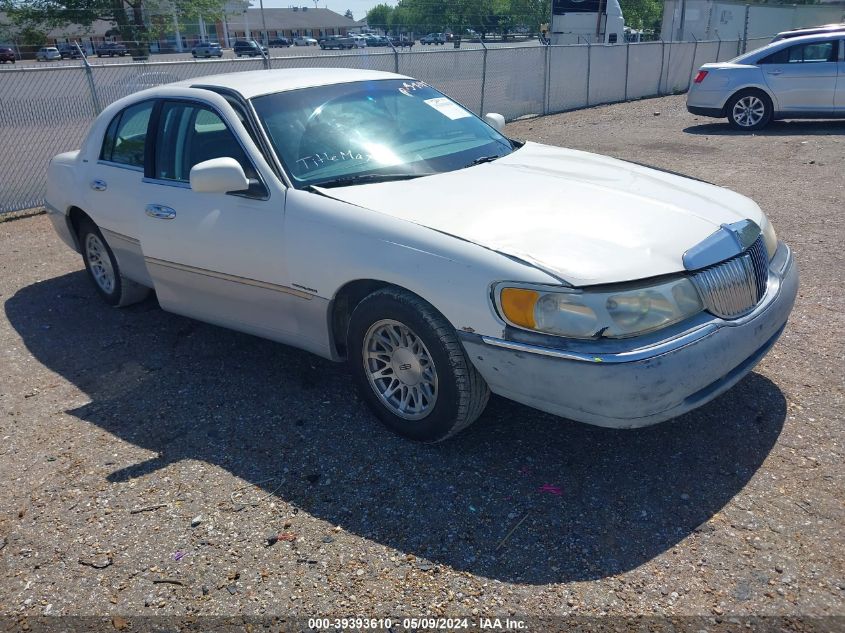 1999 Lincoln Town Car Signature VIN: 1LNFM82W8XY613554 Lot: 39393610