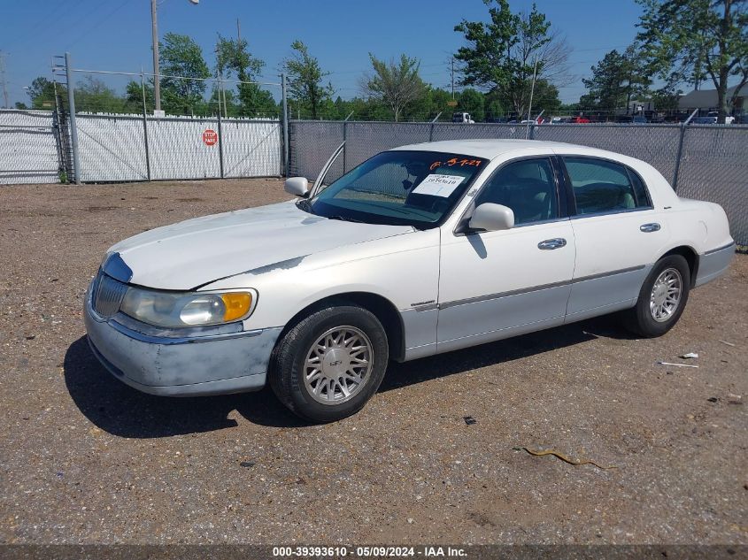 1999 Lincoln Town Car Signature VIN: 1LNFM82W8XY613554 Lot: 39393610