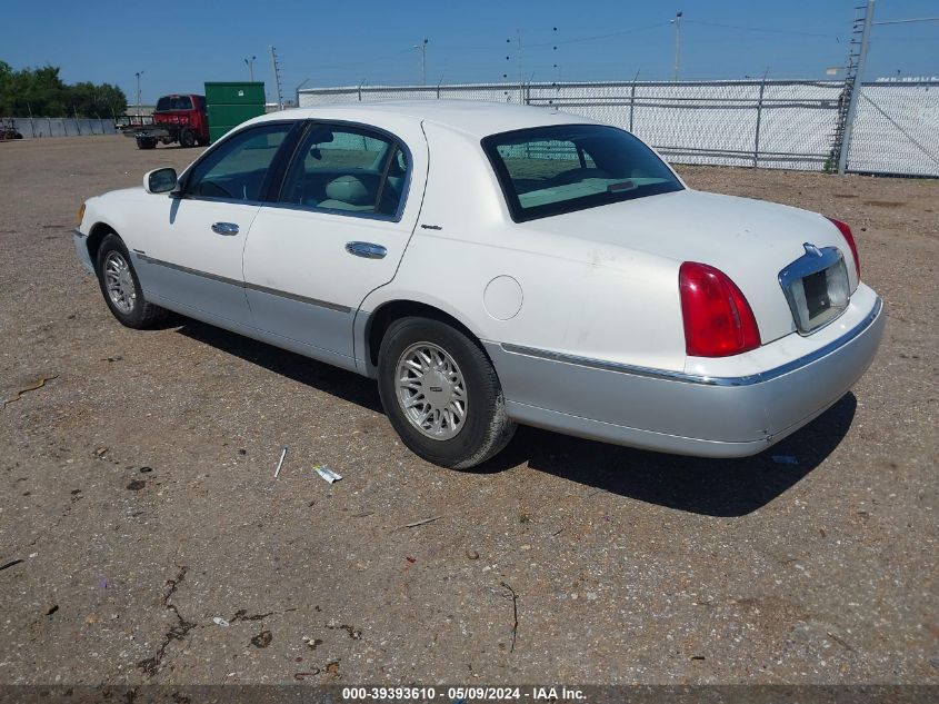 1999 Lincoln Town Car Signature VIN: 1LNFM82W8XY613554 Lot: 39393610