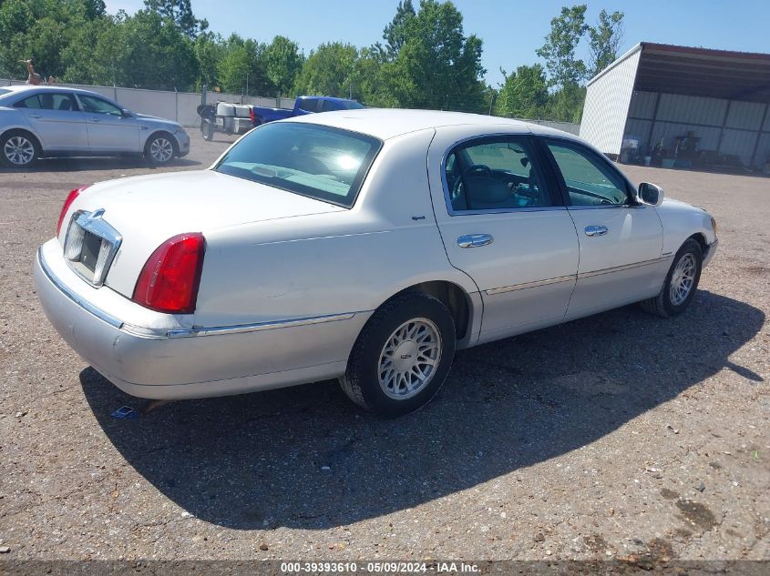 1999 Lincoln Town Car Signature VIN: 1LNFM82W8XY613554 Lot: 39393610